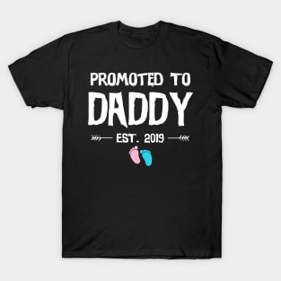 Promoted To Daddy Est. 2019 First Time New Dad Mens Funn Gift T-Shirt